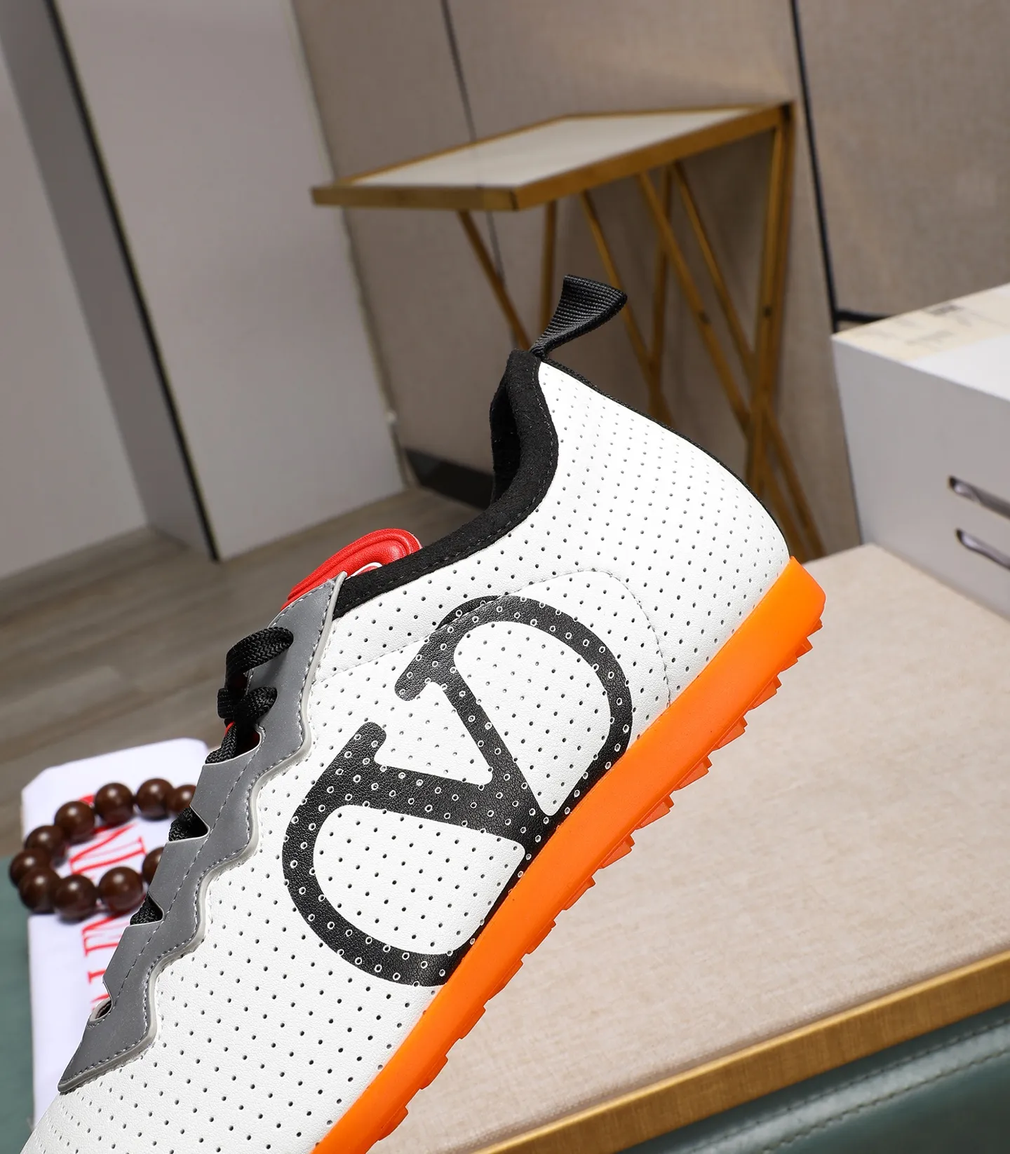 Men's Men's Shoes 💰620 VALENTINO 🌹🌹🌹2025 Valentino's latest spring sneakers! The counter 🔥 recommends RUNBOOT, which is lightweight and comfortable. It has a multi-functional design that integrates blue sneakers, running shoes, and fashionable sneakers to create a cool on-foot effect. ♥️♥️Fashionable sneakers that are sought after by many popular celebrities and fashion influencers♥️♥️. 👉All-round original 1:1 high-end production 👉Fabrics: Two options: delicate, soft and comfortable eyelet lambskin and high-end technical fabrics 👍Super soft suede special lining inside 👍Outsole wear-resistant TPU material 👍Full set of original counter packaging